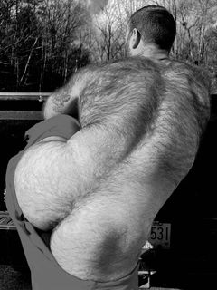 Photo by Smitty with the username @Resol702,  February 6, 2024 at 3:46 PM. The post is about the topic Gay Hairy Back