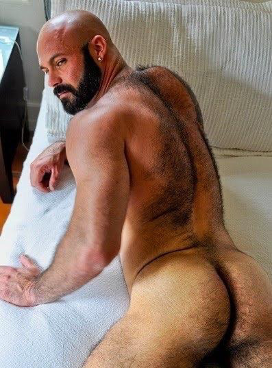 Photo by Smitty with the username @Resol702,  December 21, 2019 at 5:02 AM. The post is about the topic Gay Hairy Back