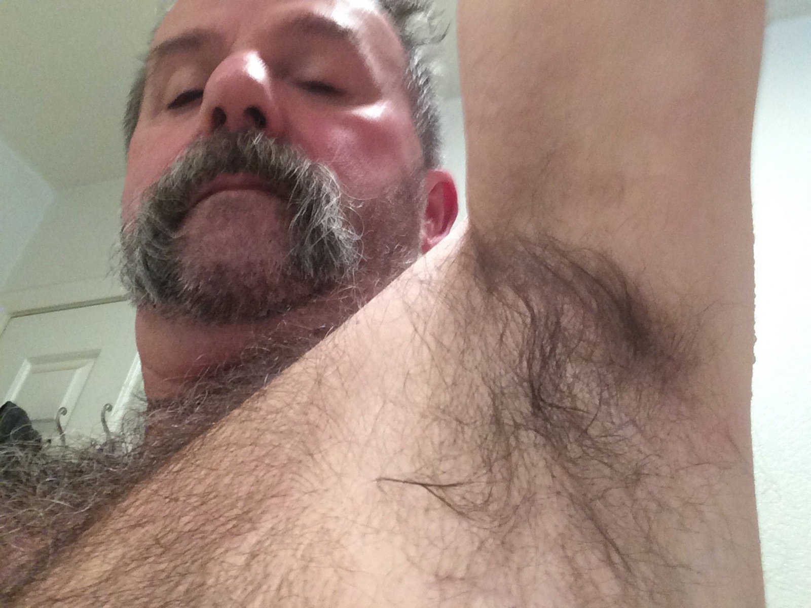 Photo by Smitty with the username @Resol702,  November 4, 2020 at 2:49 PM. The post is about the topic Gay Hairy Armpits