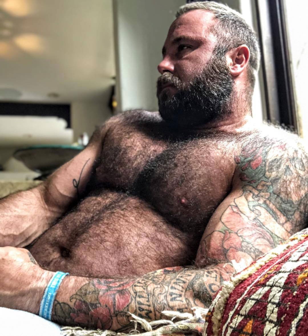 Photo by Smitty with the username @Resol702,  February 1, 2019 at 7:46 PM. The post is about the topic Hairy bears