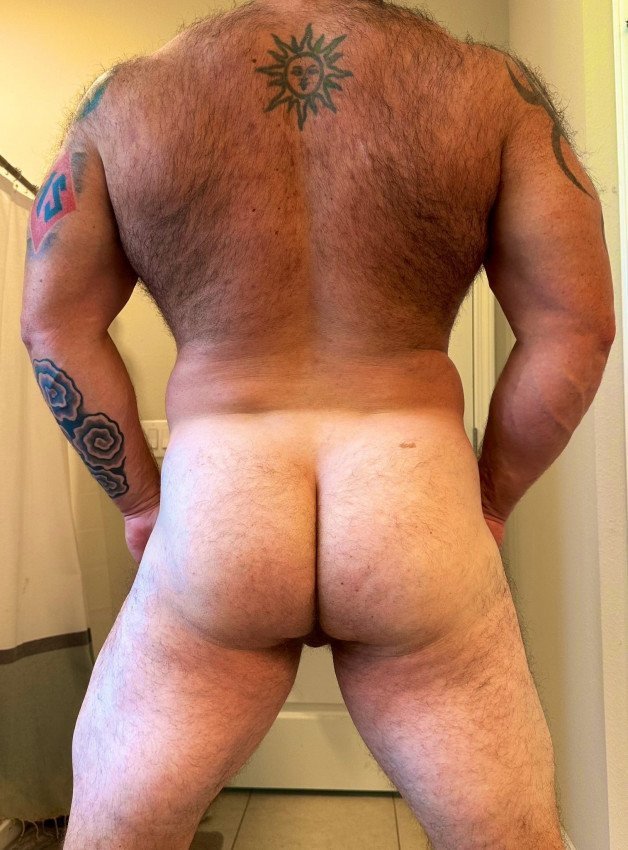 Photo by Smitty with the username @Resol702,  March 12, 2024 at 2:46 PM. The post is about the topic Gay Hairy Back