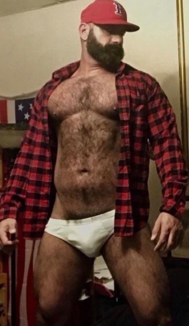 Photo by Smitty with the username @Resol702,  April 4, 2019 at 9:05 PM. The post is about the topic Hairy bears