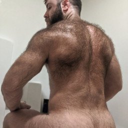 Photo by Smitty with the username @Resol702,  February 25, 2023 at 3:29 PM. The post is about the topic Gay Hairy Back