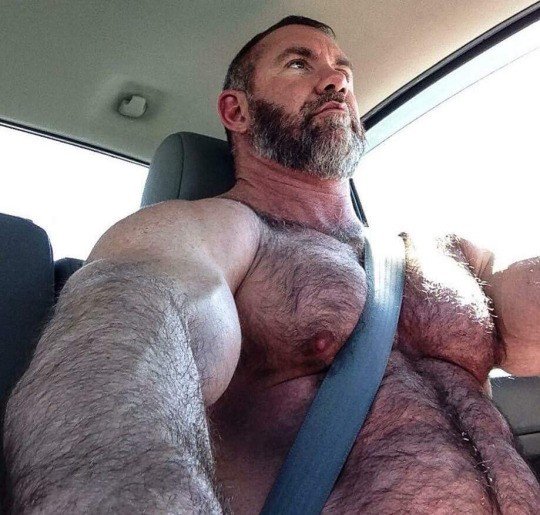 Photo by Smitty with the username @Resol702,  March 8, 2019 at 6:25 PM. The post is about the topic Hairy bears