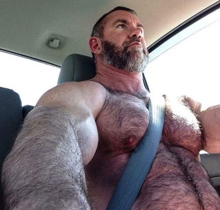 Photo by Smitty with the username @Resol702,  March 8, 2019 at 6:25 PM. The post is about the topic Hairy bears