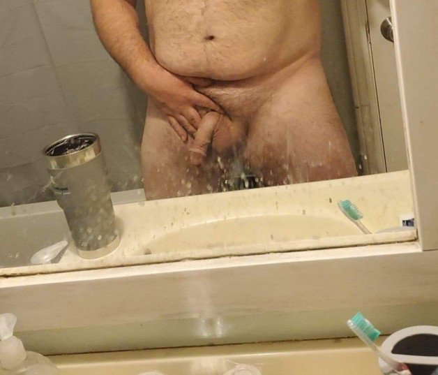 Photo by Lbr79 with the username @Lbr79,  January 31, 2021 at 2:15 AM and the text says 'little bathroom play'