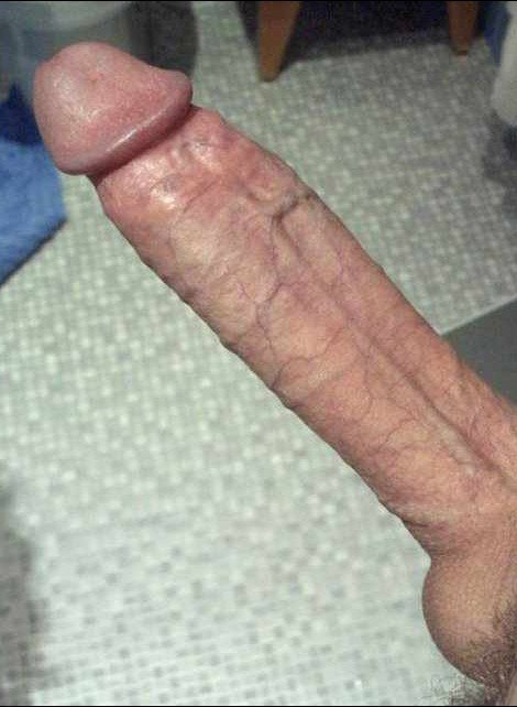 Photo by Robhalliom with the username @Robhalliom,  February 4, 2021 at 7:37 AM. The post is about the topic Rate my pussy or dick