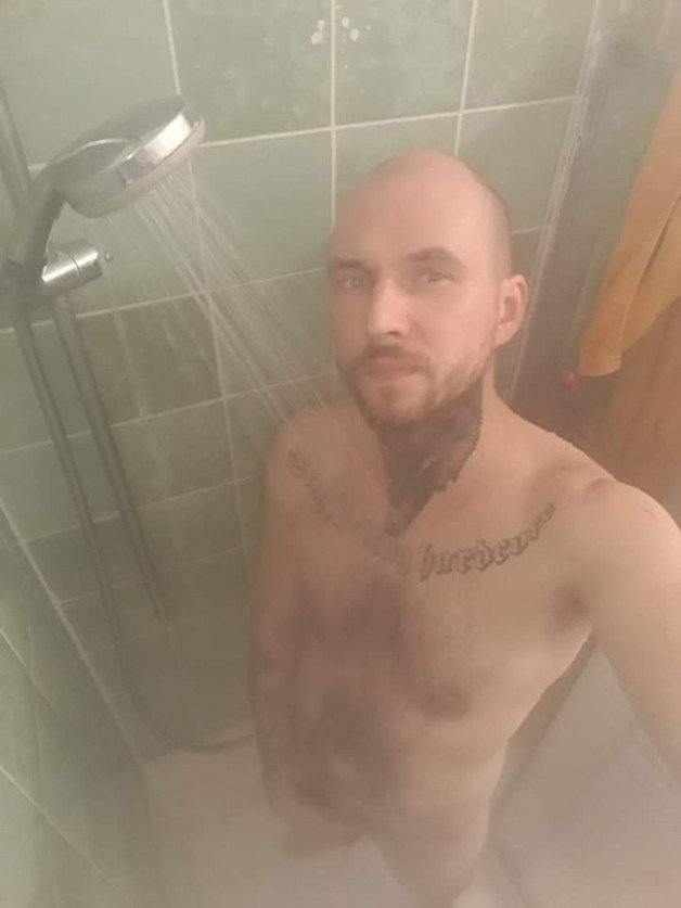 Photo by EdelmannAusPolen with the username @EdelmannAusPolen, who is a verified user,  February 3, 2021 at 2:44 PM. The post is about the topic Sex in the Shower and the text says 'wanne take a shower with me ?'