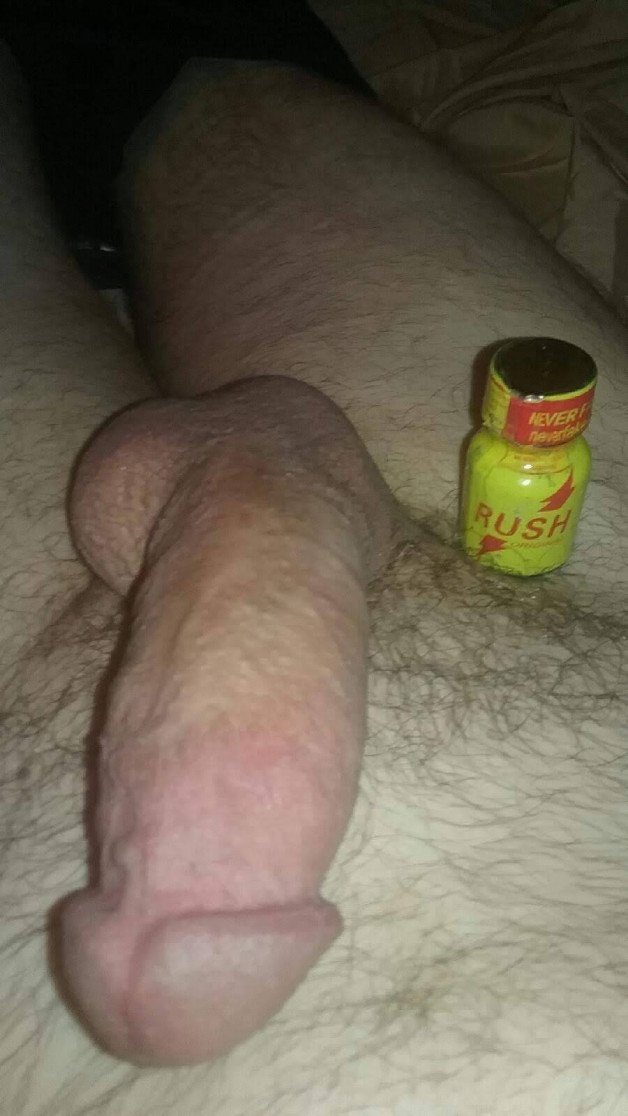 Photo by Cracksmoking with the username @GAYCRACKHEAD,  February 13, 2021 at 4:12 PM and the text says 'Poppers'