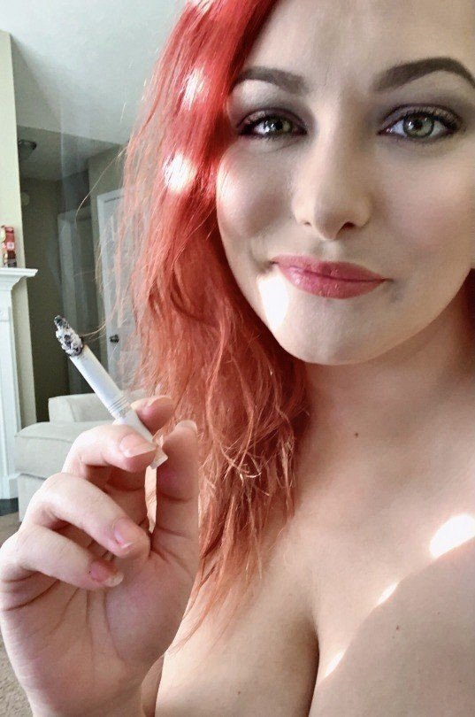 Photo by SwitchForHer with the username @SwitchForHer,  January 10, 2022 at 12:41 PM. The post is about the topic Sexy Smoking women