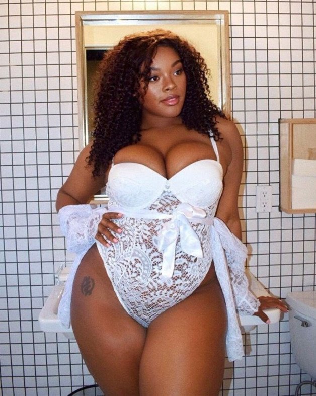 Watch the Photo by SwitchForHer with the username @SwitchForHer, posted on March 4, 2024. The post is about the topic Thick & Curvy.