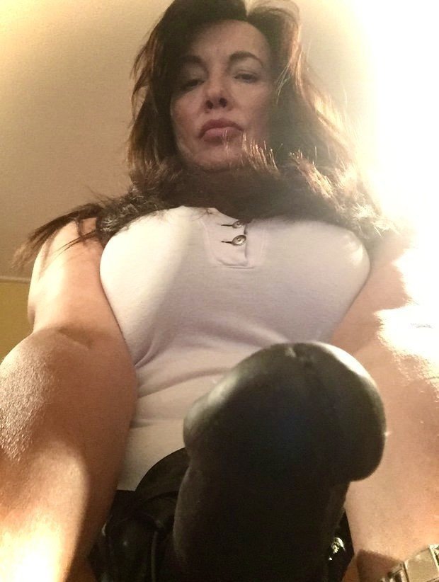 Photo by SwitchForHer with the username @SwitchForHer,  March 30, 2023 at 5:14 PM. The post is about the topic BDSM Fetish Femdom Girl