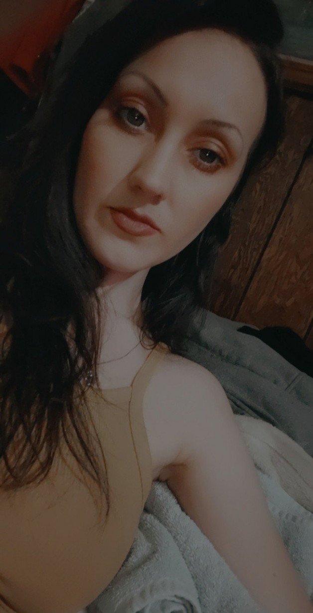 Photo by trustworthytweekerz with the username @trustworthytweekerz, who is a verified user,  March 30, 2021 at 5:07 AM and the text says '#brunette #greeneyes #sfw #pale #makeup #tits'