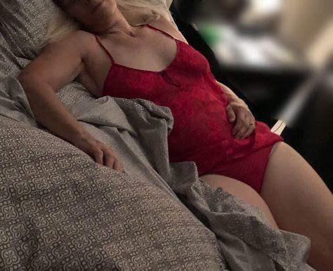 Photo by Smitty927 with the username @Smitty927, who is a verified user,  March 29, 2021 at 6:01 PM. The post is about the topic unaware and the text says 'She’s dreaming of what you are going to do to her'