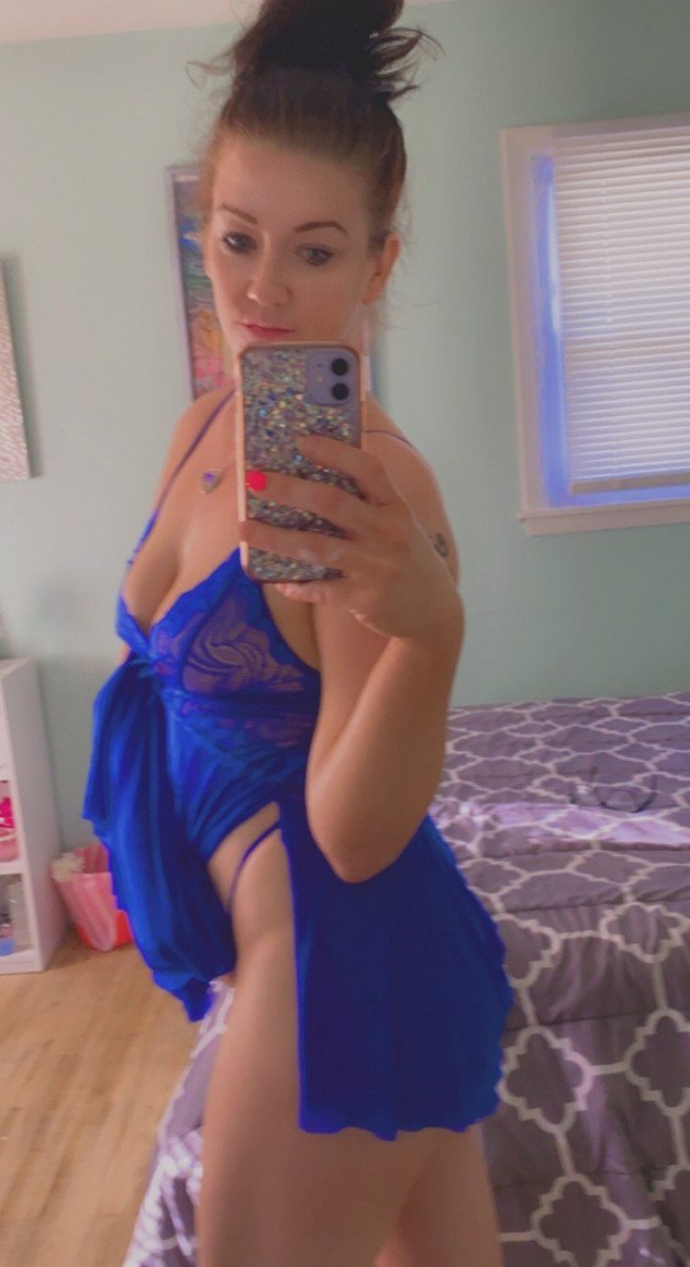 Photo by Jenni with the username @Jenniispink,  March 5, 2021 at 2:36 AM. The post is about the topic MILF and the text says '#milf #newlingerie #littlebooty #hellosharesome'