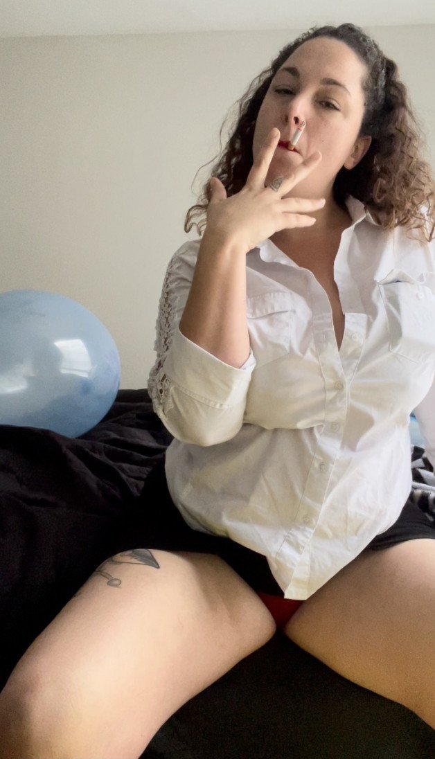 Photo by ButtPlugBetty with the username @bettyplug,  March 8, 2021 at 11:31 PM. The post is about the topic Smoking women and the text says 'The video is AMAZING. 
#smokingfetish'
