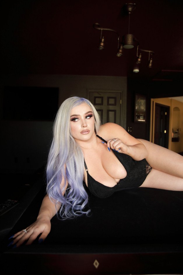 Photo by Charlottexoxxx with the username @Charlottexoxxx, who is a star user,  December 12, 2021 at 8:35 PM