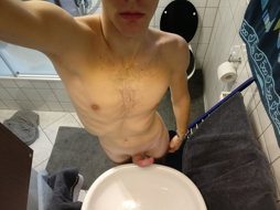 Photo by urxspyware with the username @urxspyware,  April 14, 2021 at 7:55 PM. The post is about the topic Gay and the text says '#voyeur #teen #nude #bathroom #skinny'