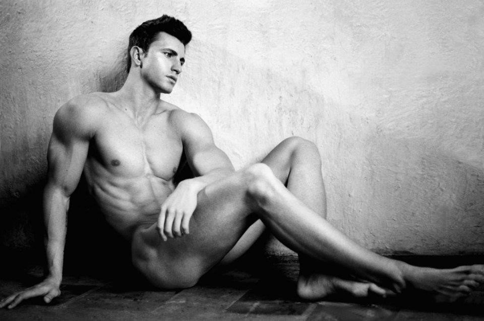 Photo by Schadenfreude with the username @Schadenfreude,  February 8, 2016 at 7:54 PM and the text says 'malebodyperfection:

Kamil Nicalek #classical  #pose  #Male  #beefcake  #seated  #legs'