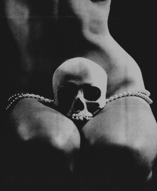 Photo by Schadenfreude with the username @Schadenfreude,  October 29, 2015 at 6:01 AM and the text says '#female  #last  #pic  #multi  #pic  #skull  #sfw  #kneeling'