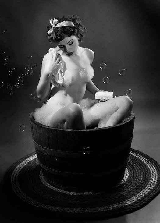 Watch the Photo by Schadenfreude with the username @Schadenfreude, posted on December 10, 2015 and the text says 'alternative-pinup:

Alternative Pin Up #female  #classic  #pinup  #bathtub  #seated  #tasteful'