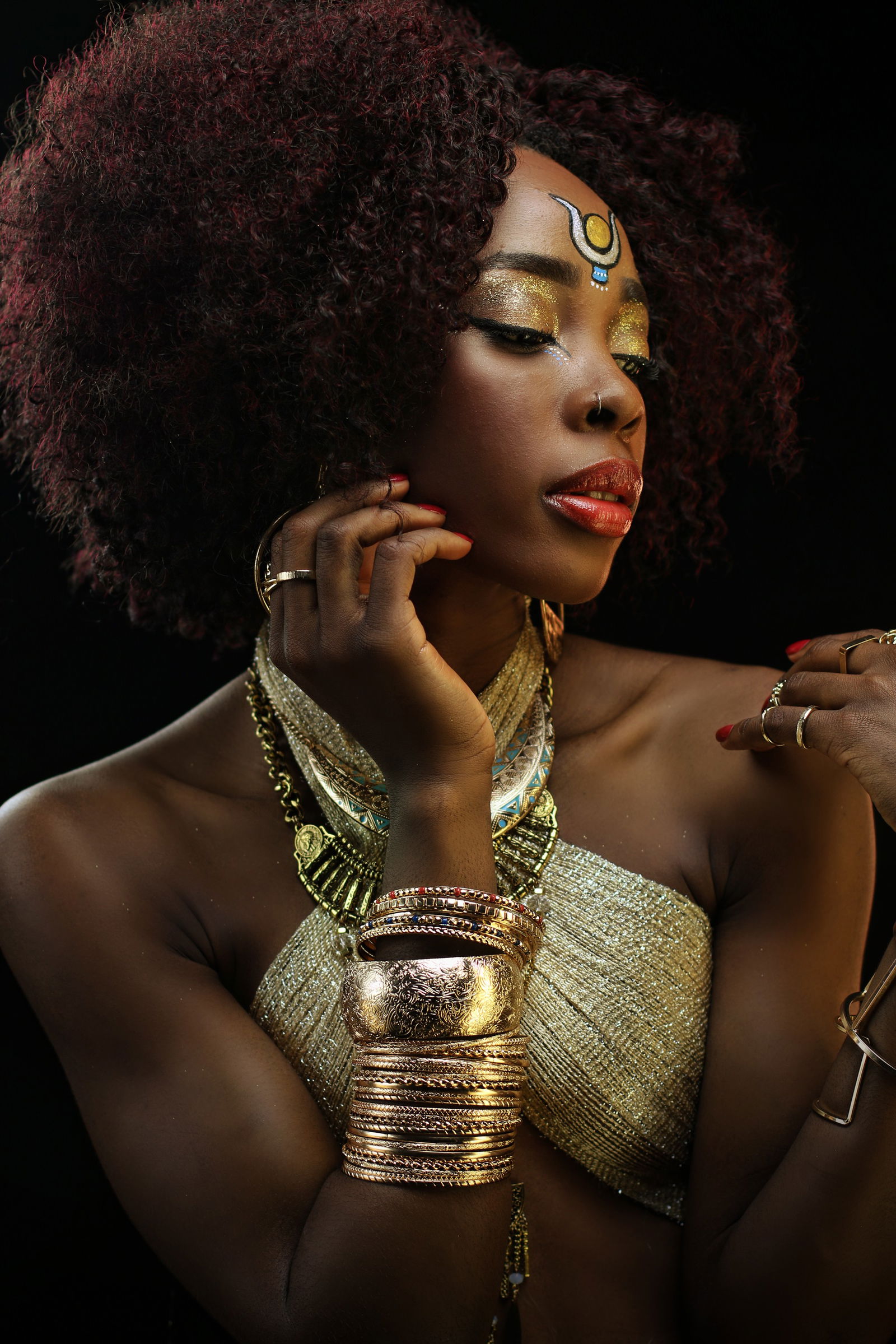 Photo by Schadenfreude with the username @Schadenfreude,  July 12, 2015 at 11:46 PM and the text says 'mahogany-soul:BANTU QUEEN - The RenaissanceModel: Andrea BomoPhotographer: William NsaiBody painting art: KeullionMuse: ISIS, Egyptian goddess of rebirth, of the moon, of magic and Giver of Life. She embodied the model on which future generations of..'