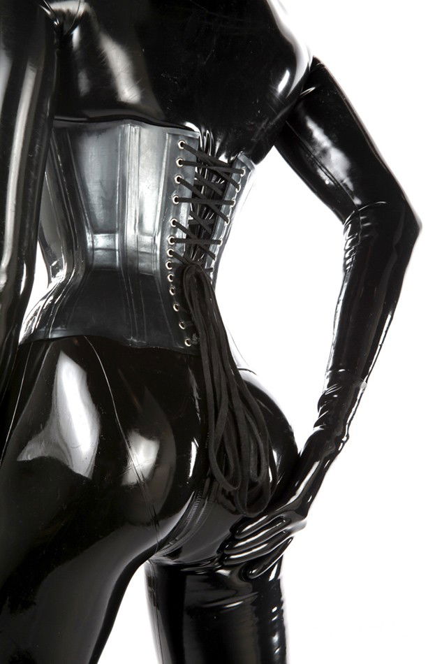 Photo by Schadenfreude with the username @Schadenfreude,  February 11, 2016 at 10:57 PM and the text says '#female  #latex  #booty  #shiny  #laces  #corset'