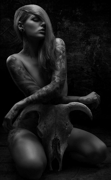Photo by Schadenfreude with the username @Schadenfreude,  February 28, 2016 at 4:59 AM and the text says '#female  #skull  #Hail  #satan  #kneeling  #thighs'