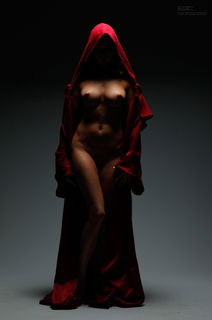 Photo by Schadenfreude with the username @Schadenfreude,  June 16, 2016 at 2:48 AM and the text says 'blog-le-satyre-picard:

paganaltarovsex:

PAGAN ALTAR OV SEX


Prêtresse d’Hécate #female  #hooded  #robe  #Hail  #satan  #lighting  #shadow'