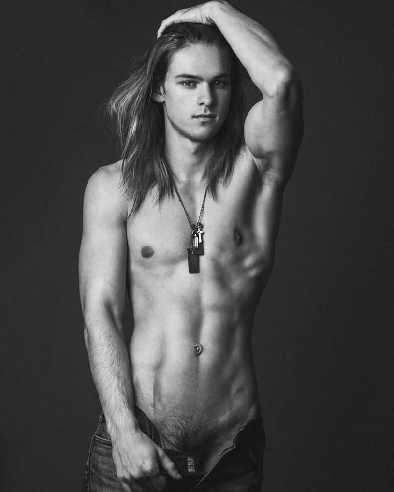 Photo by Schadenfreude with the username @Schadenfreude,  December 14, 2016 at 3:49 PM and the text says 'completelyfine:

Austin Warner. Looking hot in long hair.  What a sweet face!http://completelyfine.tumblr.com/ #Male  #beefcake  #abdominals  #jeans  #cute  #teen  #skinny'