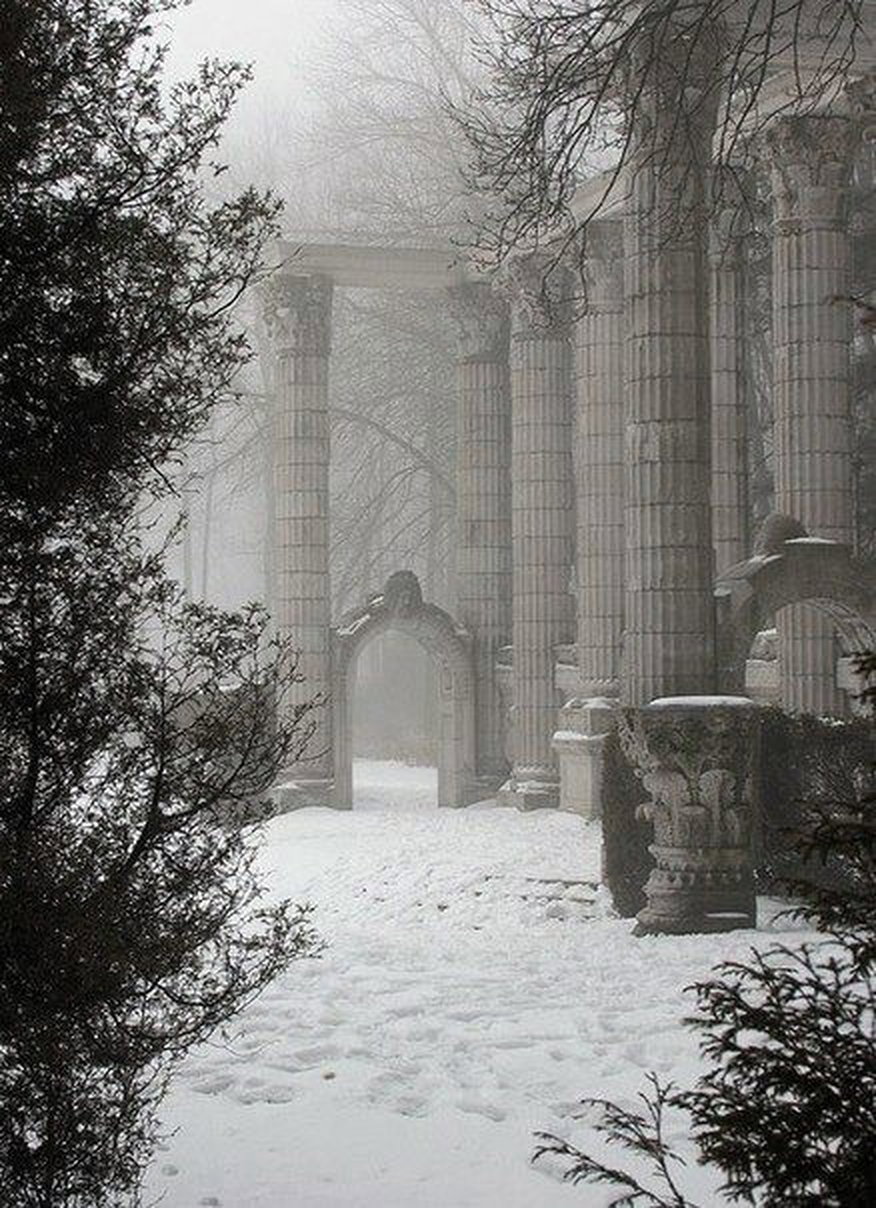 Photo by Schadenfreude with the username @Schadenfreude,  October 29, 2015 at 5:59 AM and the text says '#scenery  #ruins  #snow  #pillars  #sfw  #Castle  #fantasy'