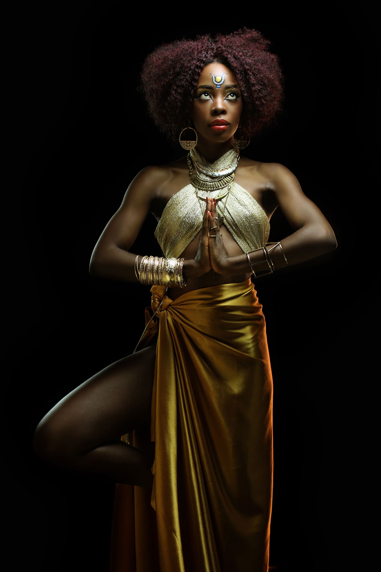 Photo by Schadenfreude with the username @Schadenfreude,  July 12, 2015 at 11:46 PM and the text says 'mahogany-soul:BANTU QUEEN - The RenaissanceModel: Andrea BomoPhotographer: William NsaiBody painting art: KeullionMuse: ISIS, Egyptian goddess of rebirth, of the moon, of magic and Giver of Life. She embodied the model on which future generations of..'