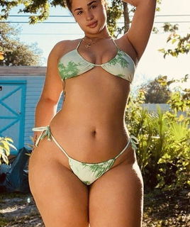 Photo by bigmocha with the username @bigmocha,  May 23, 2021 at 6:25 PM. The post is about the topic Real Girlfriends and the text says '#Curvy #goddess She is the best vacation company. #realgirlfriends'