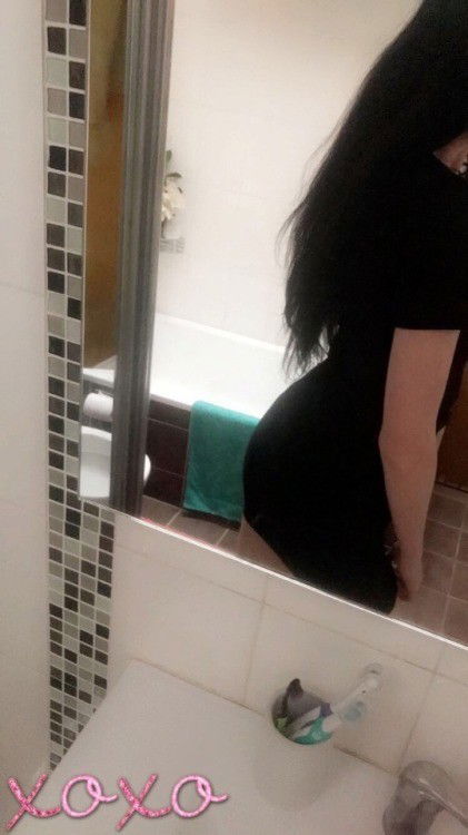 Album by Babygirlp2p with the username @Babygirlp2p, who is a star user,  January 28, 2019 at 9:53 AM. The post is about the topic Ass and the text says 'Let’s chat, comment your kik ♥️😘'