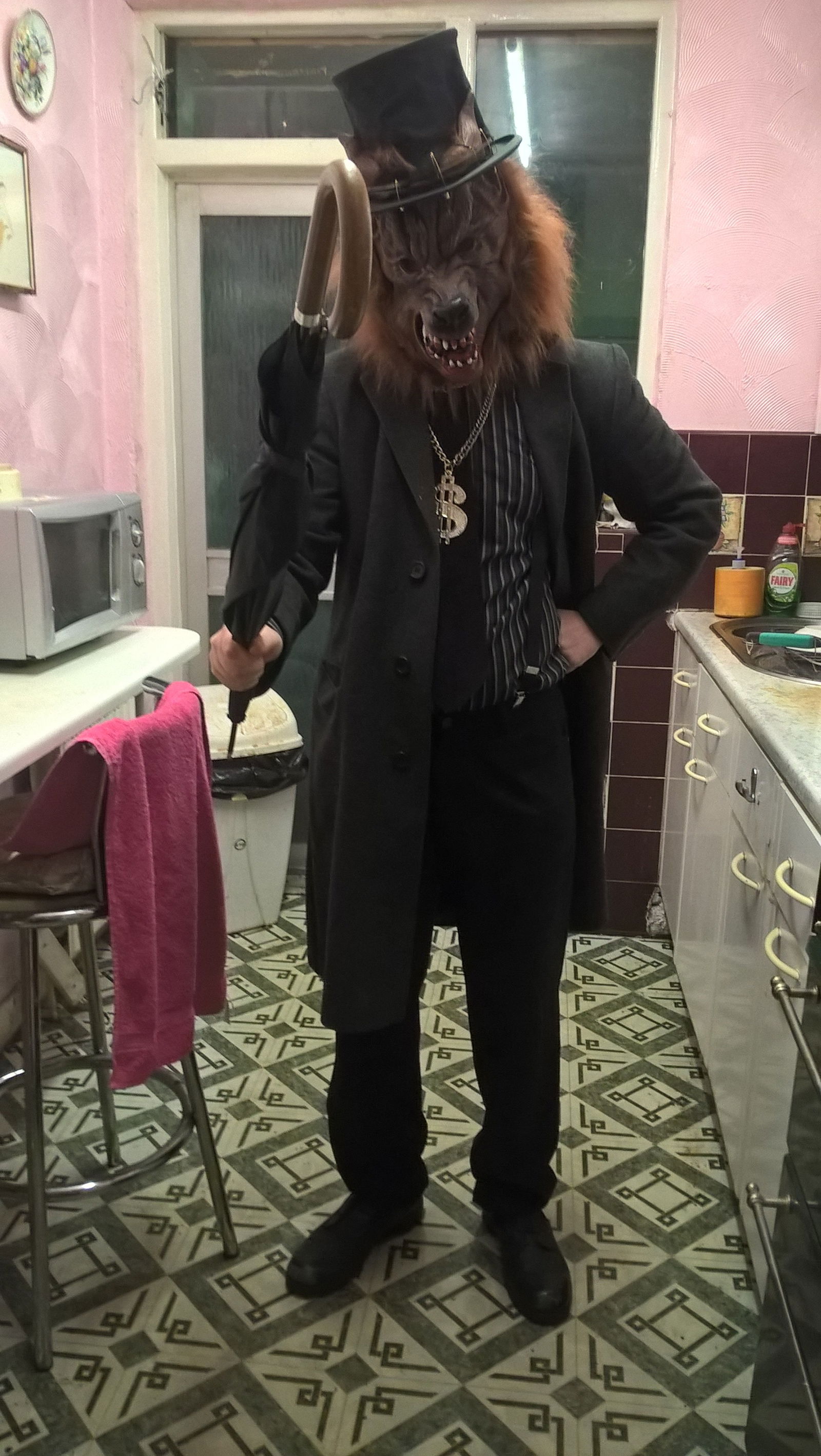 Album by CatBoi with the username @CatBoi, who is a verified user,  December 18, 2018 at 11:34 PM. The post is about the topic Cosplay and the text says 'Say hello to the big bad wolf
#wolf #nonnude #cosplay #gangster #werewolf'