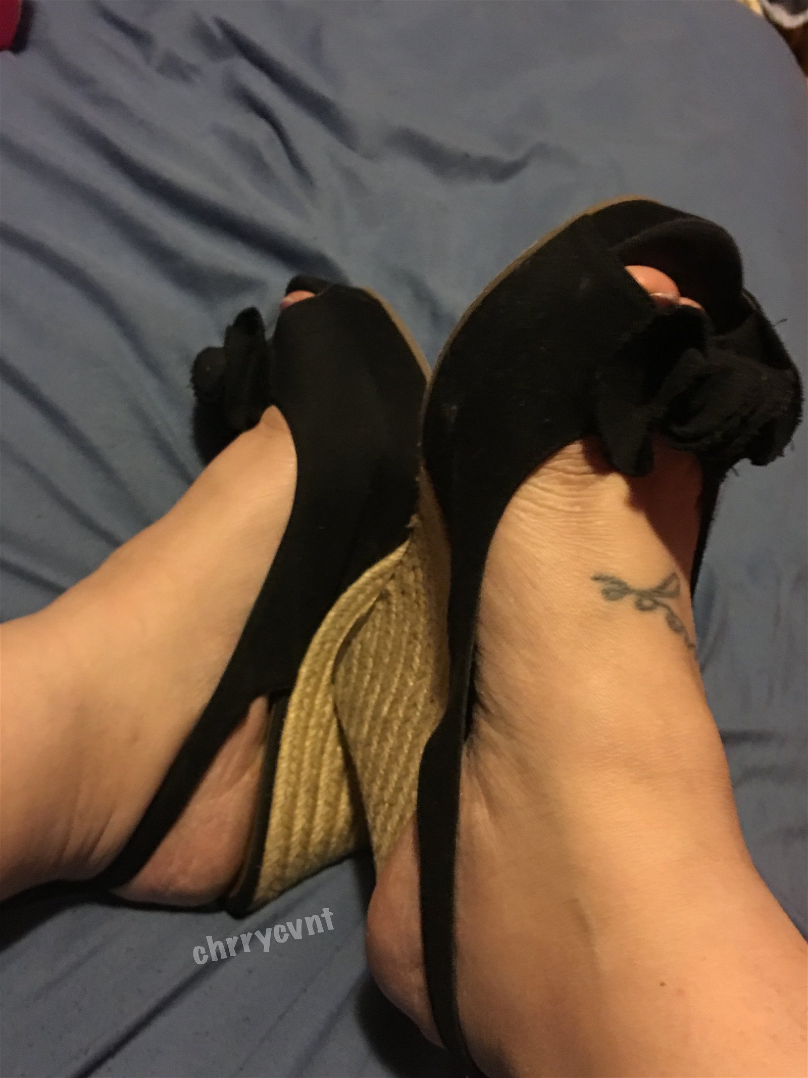 Photo by demi / chrrycvnt with the username @chrrycvnt, who is a verified user,  December 17, 2018 at 3:21 AM. The post is about the topic Foot Fetish and the text says 'FEET PICS! 

     🍒$5/3
     🍒$10/5

cashapp/circlepay only • kik me @ chrrycvnt to purchase'
