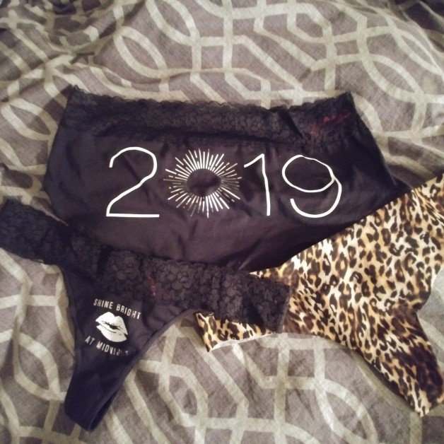 Photo by Redd.Phoenixx with the username @ReddPhoenixx, who is a verified user,  December 10, 2018 at 2:33 PM and the text says 'New years
Cheetah
And kiss thongs'