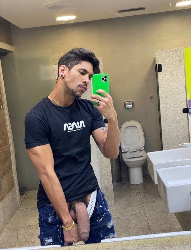 Watch the Photo by Man Tools with the username @mantools, posted on September 21, 2021. The post is about the topic Men's Room.