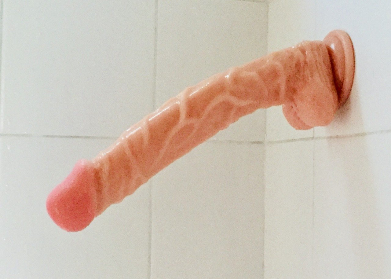 Photo by Akobw with the username @Akobw,  August 15, 2018 at 1:45 PM and the text says '#big  #dildo  #veiny  #long  #suction  #cup  #in  #the  #shower  #fun  #times'