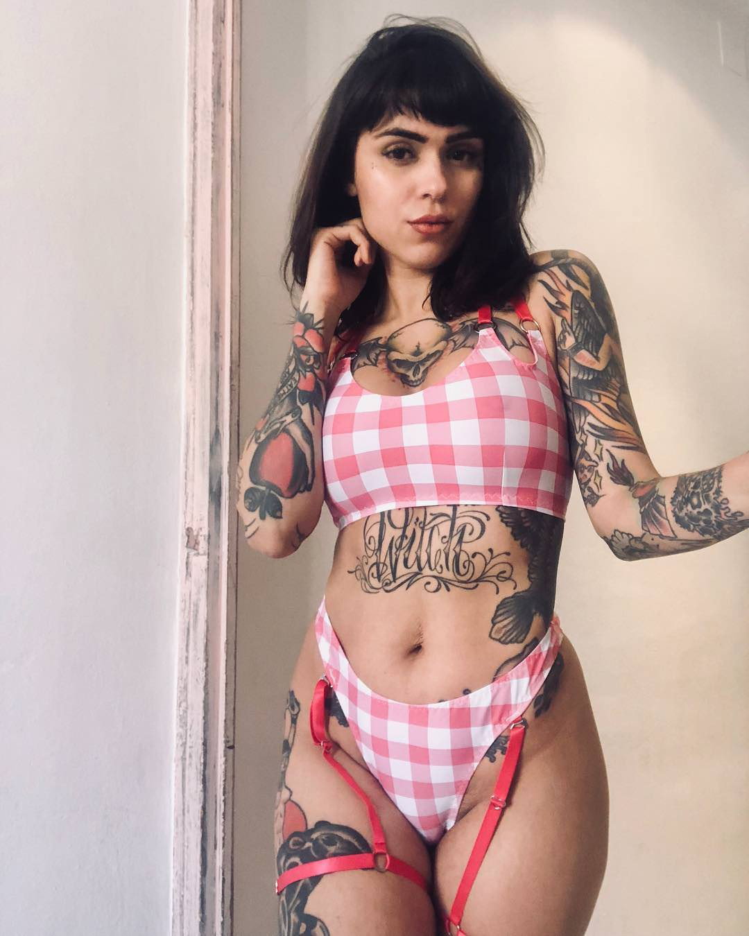 Photo by Akobw with the username @Akobw,  March 26, 2018 at 3:43 PM and the text says 'inkedangels:

Slava #slava  #sg  #suicide  #girls'