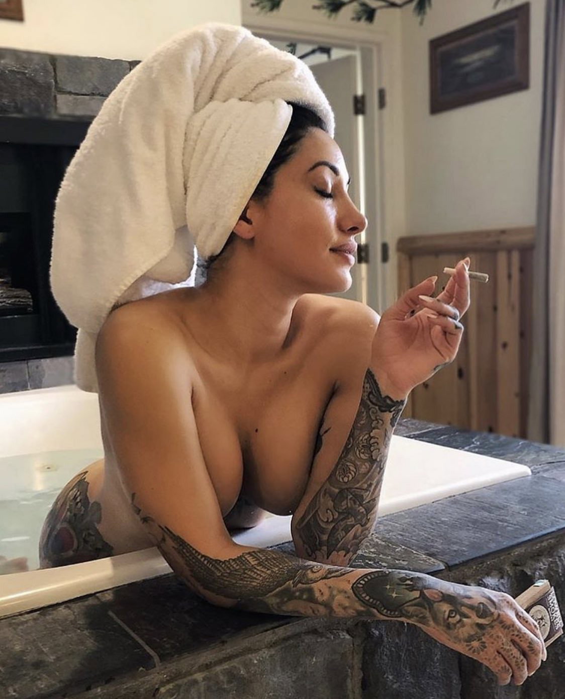 Photo by Heavenly Bodies with the username @heavenly,  August 13, 2019 at 9:54 PM. The post is about the topic Sexy Stoner Girls