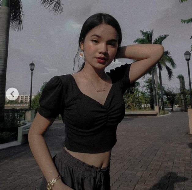 Album by alexxx000 with the username @alexxx000,  April 2, 2021 at 5:08 PM. The post is about the topic CUMTRIBUTE ME PLEASE and the text says 'CUMTRIBUTE PLEASE 
#ilovetributes
#filipina
#prettyyoung'