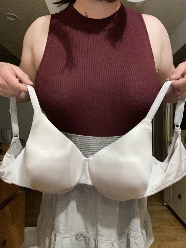 Photo by PntyLvr with the username @PntyLvr,  April 25, 2021 at 3:54 AM. The post is about the topic Crossdressers and the text says 'would you wear my bra?'