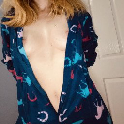 Photo by Redvixen with the username @Redvixen, who is a verified user,  February 12, 2022 at 8:09 AM. The post is about the topic MILF and the text says 'Can onesies ever be sexy?!'