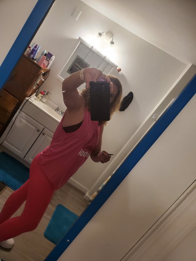 Watch the Photo by BellaWillow with the username @BellaWillow, posted on April 26, 2021. The post is about the topic MILF. and the text says 'Workout Time...wanna join me?'