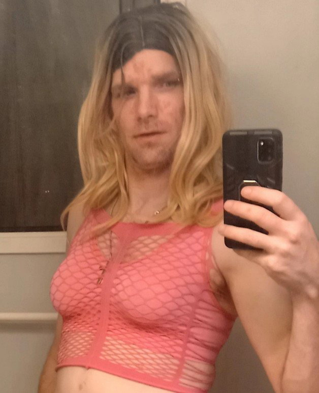 Photo by DeliciousDelilah with the username @DeliciousDelilah, who is a star user,  April 26, 2021 at 8:43 PM and the text says '#crossdresser #crossdress #calgary'