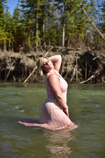 Photo by TiannaGold with the username @TiannaGold, who is a star user,  May 21, 2021 at 5:44 PM. The post is about the topic MILF and the text says 'The river was cold, but worth it. 

https://linktr.ee/Tiannagold90'