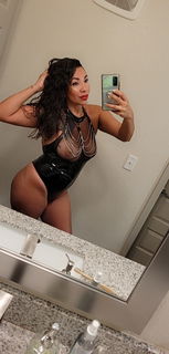 Photo by Evavicious with the username @Evavicious, who is a star user,  November 3, 2021 at 11:05 AM. The post is about the topic Amateurs and the text says 'leather and chains 😈'