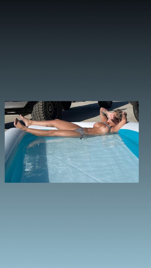 Photo by https://onlyfans.com with the username @Onehotlatina4fun, who is a verified user,  May 11, 2022 at 5:59 AM. The post is about the topic Wifewatching and the text says 'Hot day in the kiddie pool!💦💦🔥'