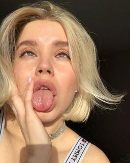 Photo by AnnaCutieMiles with the username @AnnaCutieMiles,  September 27, 2021 at 2:41 PM. The post is about the topic Teen and the text says 'Would you cum on my face? :P'